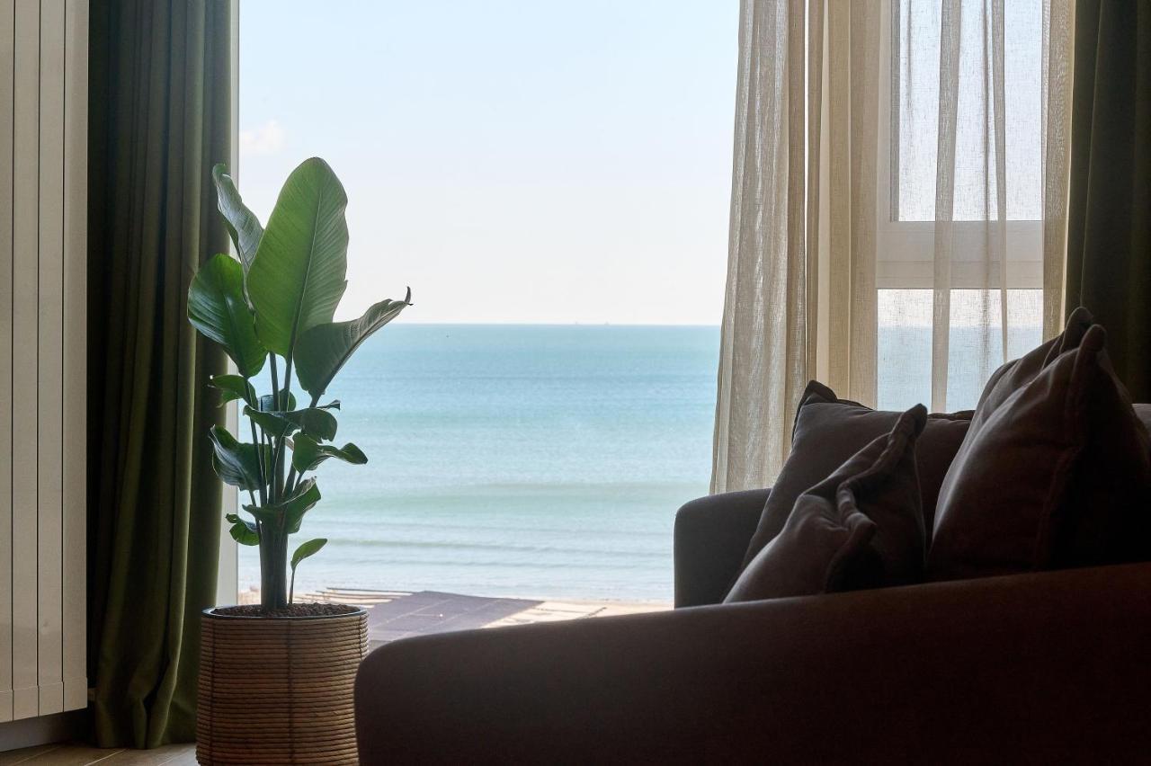 Studio Cornelia Seaview Spa&Pool In Infinity Beach Resort Mamaia Exterior foto